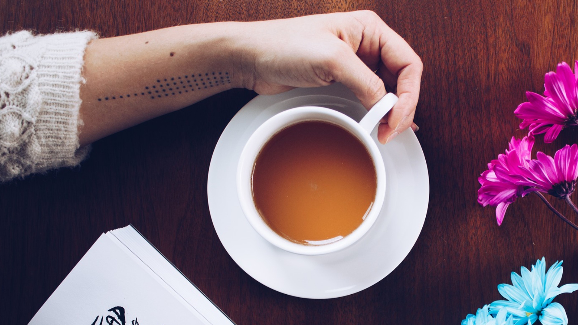 Health Tips: सुबह-सुबह खाली पेट आप भी पीते हैं चाय, तो हो जाइए सावधान, शरीर को हो सकते हैं ये नुकसान