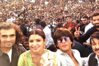 Shah Rukh Khan Anushka Sharma starrer movie Jab Harry Met Sejal completed 2 years Manoj Tiwari controversy