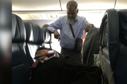 Man stands 6 hours on flight to let wife sleep photo viral on social media Twitter reaction