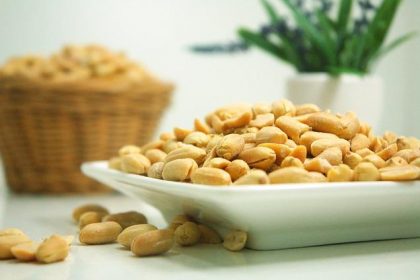 Health Benefits of Peanuts: मूंगफलियों के सेवन से मोटापे से लेकर मुहासों तक की परेशानी होगी दूर