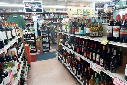 दिल्ली सरकार ने शराब की सरकारी दुकानों की मांगी लिस्ट, सरकारी दुकानें खुलने की उम्मीद