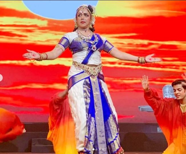 हेमा मालिनी (Hema Malini) ने वेम्पति चिन्ना सत्यम के साथ कुचिपुड़ी और कलामंडलम गुरु गोपालकृष्णन के साथ मोहिनीअट्टम का अध्ययन किया है। हेमा मालिनी ने तुलसीदास के रामचरितमानस में नरसिंह और राम सहित कई नृत्य भूमिकाएँ निभाई हैं। 