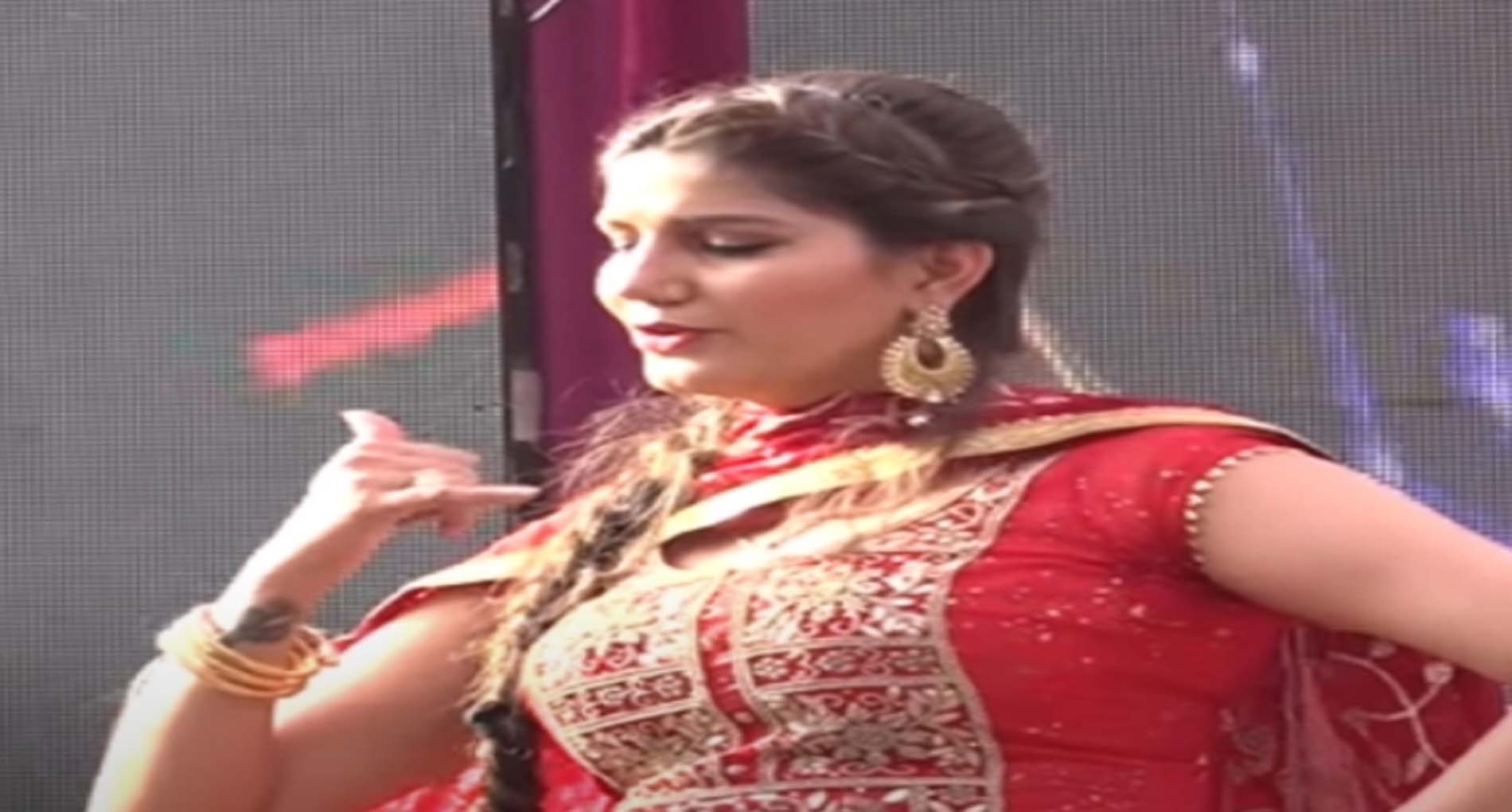 Sapna Choudhary Dance Video: रेड सूट पहन सपना चौधरी ने किया कमरतोड़ डांस, वायरल हुआ वीडियो