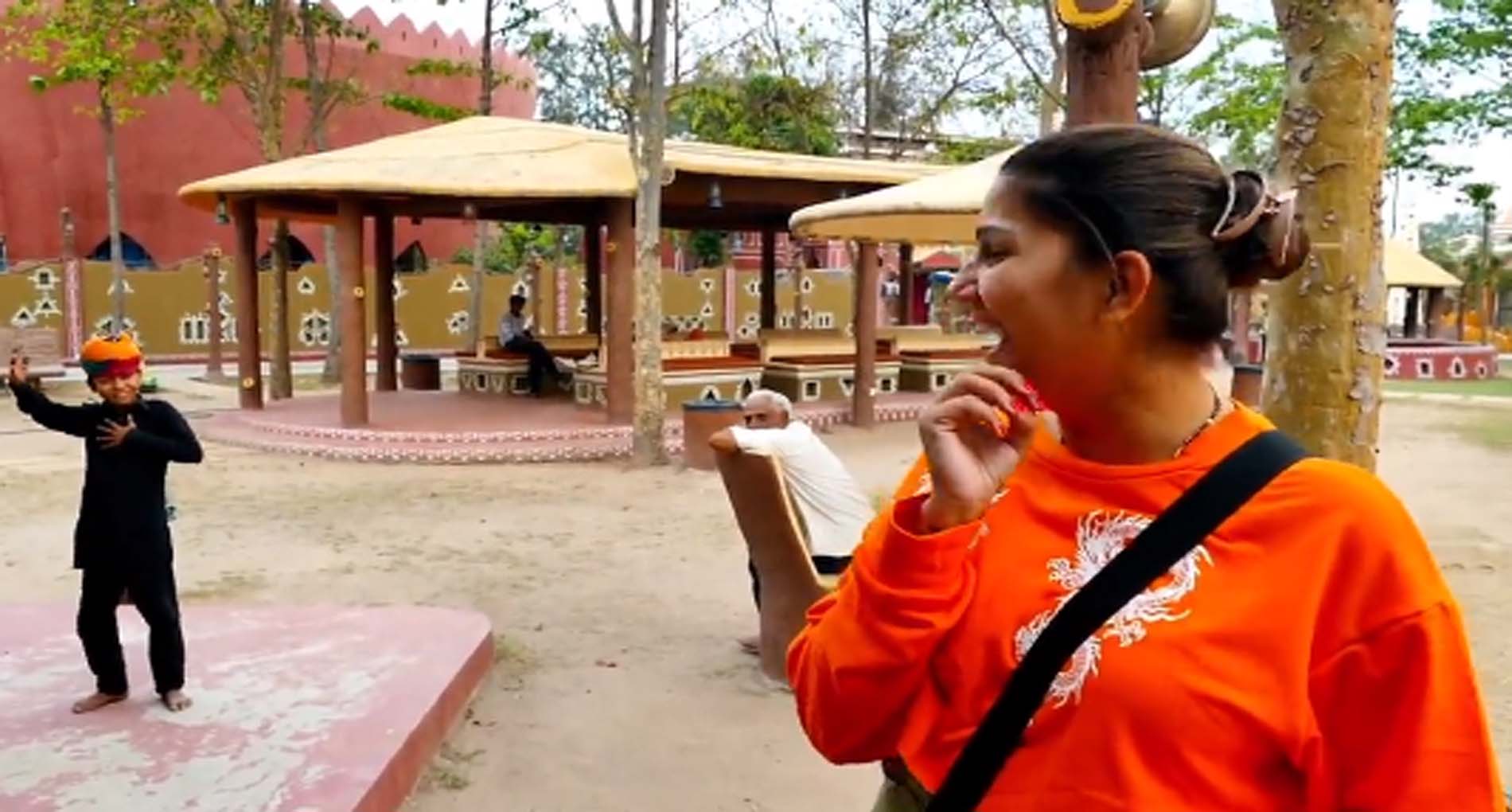 Sapna Chaudhary Video: सपना चौधरी हुईं इस बच्चे की फैन, पहली मुलाकात का शेयर किया वीडियो