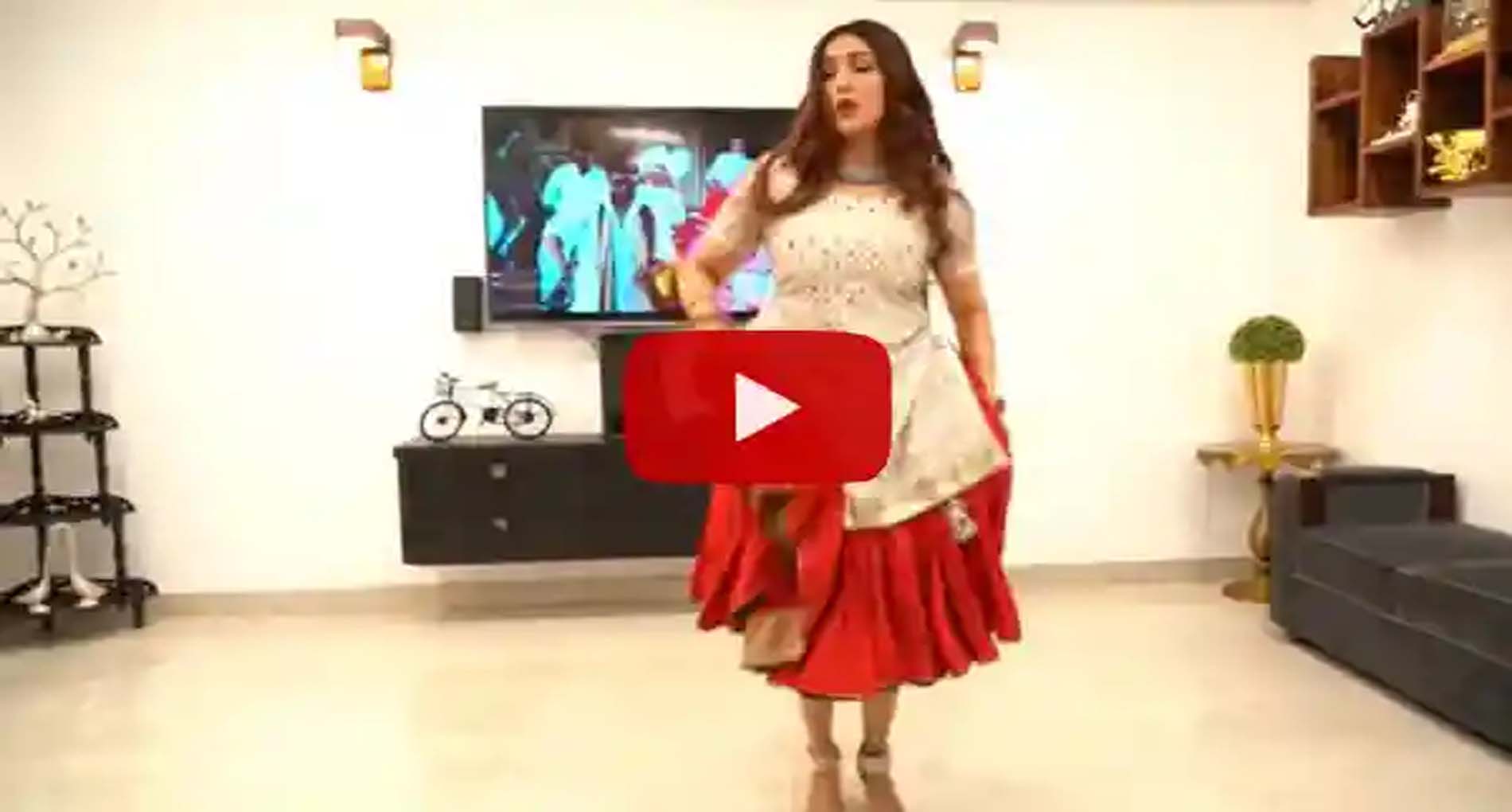 Sapna Choudhary Dance: सपना चौधरी ने ड्राइंग रूम किया ऐसा डांस कि फैंस भी चौंक गए! देखें Video