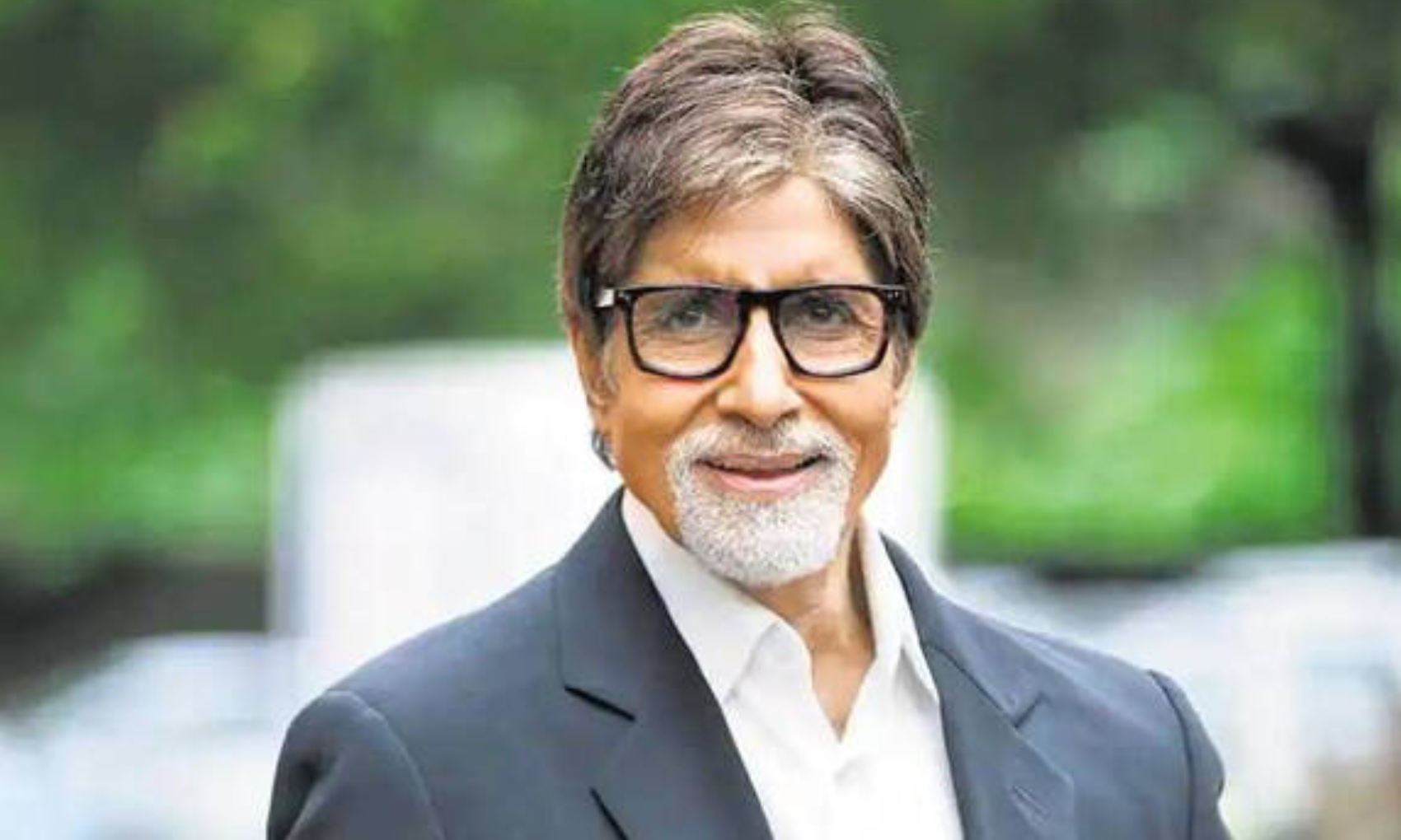अमिताभ बच्चन ने शेयर की अपनी ब्लैक एंड वाइट तस्वीर, कैप्शन में लिखा- ‘कोई कोरोना आइसोलेशन में..