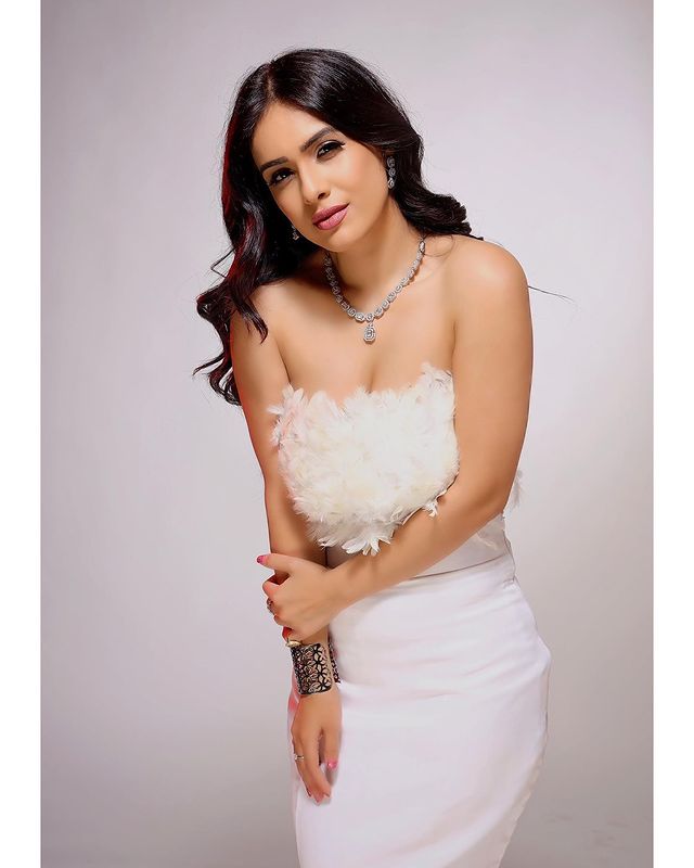 Neha Malik sexy pic