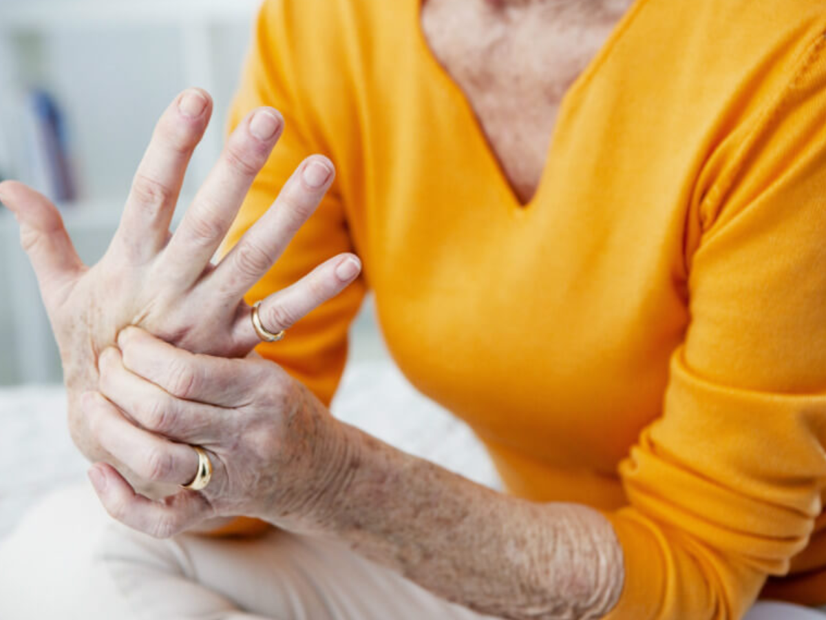 Arthritis: सर्दियों में गठिया से राहत दिलाएंगी ये 5 चीजें, डेली डाइट में कर सकते हैं शामिल!